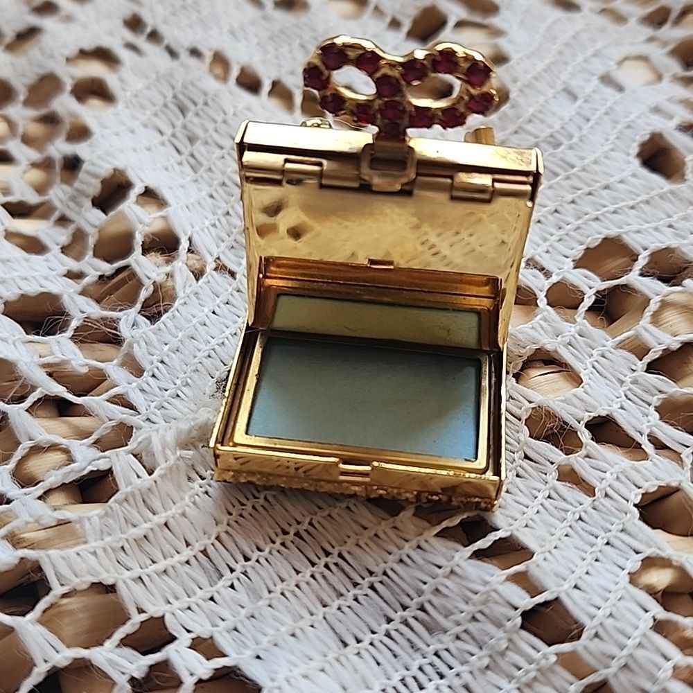 Locket Vtg Photo Christmas Gift With Bow Rhinestone Brooch